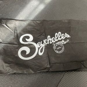 Seychelles dust bag